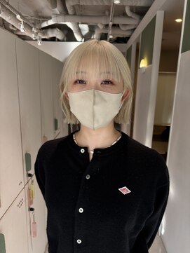 ムーム(Momb) 抜きっぱなしブロンド