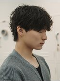 大人の抜け感を演出する、今トレンドのシャドウパーマ