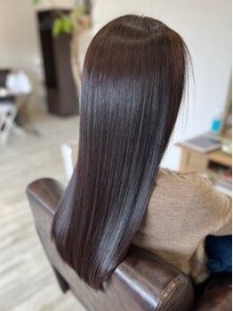 ロッコ(Locco)の写真/Loccoこだわりの「修復ストレート」で髪質改善♪髪のクセ・ごわつきを解消し、ツヤでる美髪に