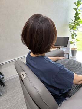 アキコ(AKIko) 丸みシルエットの大人ショートボブ