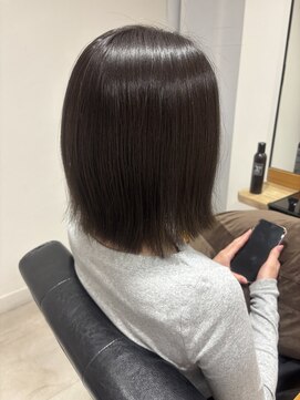 クラン 岡本(Chlan) オリーブベージュ 切りっぱなしボブ