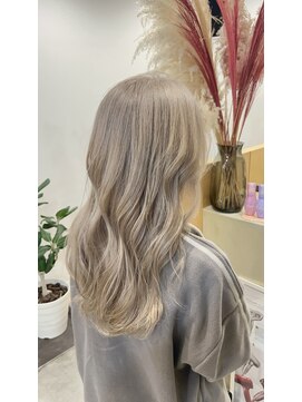 ハイク(HYKE) ホワイトベージュ／ケアブリーチ