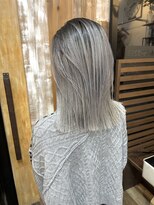 バンビ プライベート サロン(Bambi private salon)&nbsp;バレイヤージュ　グレージュカラー　切りっぱなしボブ