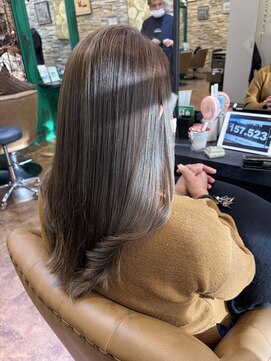 ヘアーラウンジ アンフィ 井土ヶ谷(Hair Lounge Anphi) オリーブベージュ