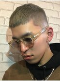 オリーブベージュのスキンフェードクロップ◎