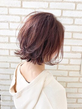 アンド ストーリーズ(&STORIES) こなれ可愛い耳掛けショートボブ/江角力也