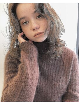 ラル 立川(lar) ミルクティーベージュ_耳かけウェーブパーマフォギーベージュ