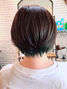 アクセンツ ヘアデザイン(Accents hair design) インナーグリーン ショートボブ