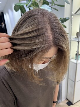 ステア ケース(stair case) リタッチのみでメンテナンス　脱白髪染め　グレージュ　40代50代