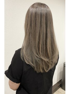 イロ 成田(iLo) 王道バレイヤージュ