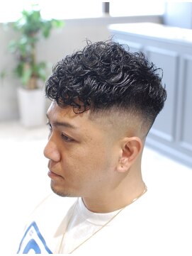 ハングアウト(Hangout) バーバースタイル/フェードカット/スペインカール/スパイラル