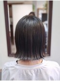 切りっぱなし外はねボブ