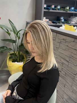 ジゼル 小倉(GiseL) シャドールーツ/ホワイトブロンド