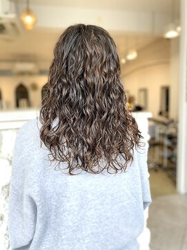 アンジュベイナハ (Ange Bay NAHA) ミディアム×スパイラルパーマ