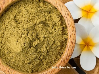ルナフローラバイエム 横浜鶴屋町(luna flora by em)の写真/【オーガニック商材取り扱い有◎】大人女性に嬉しい髪に優しいカラー♪白髪染めも髪を労りダメージレスに！