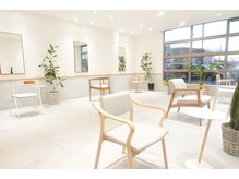 開放感あるスタイリッシュな店内【ストレート/縮毛矯正/ブリーチなし/ブリーチなしダブルカラー】