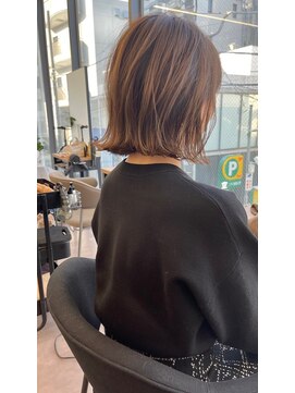 アイドットプラス 札幌大通り(i.+ODORI) 前髪ありぷつっと外ハネ顔周りレイヤーボブ