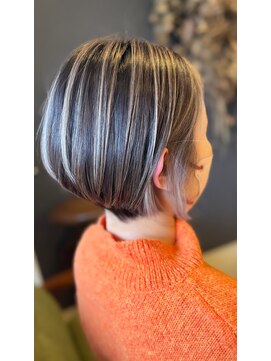 アンジー(an'gie) 白髪ぼかしを楽しむシャドールーツ