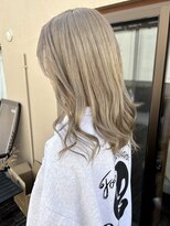 ルルズ(LULUS)&nbsp;ホワイトベージュミルクティーベージュ京都駅ブリーチ透け感