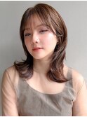 斜めバング外ハネボブ前髪ミルクブラウン似合わせカット夏