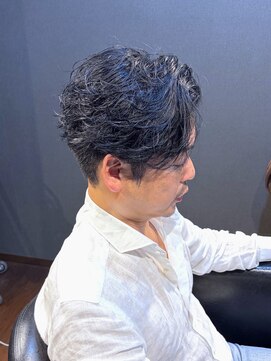 ビーダンディー(Bee dandy) ビジネスツーブロックショート フェザーパーマ かき上げバング