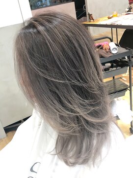 ディーナ(D'na) 『D'na』上質グレージュバレイヤージュ　レイヤースタイル　清水