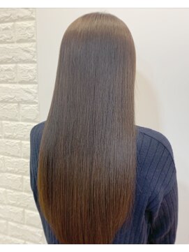 フィナーレ ベッロ(Finale Bello) グレージュ+ロングスタイル/髪質改善/縮毛矯正/30代40代50代