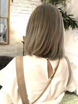 コム(com by neolive)&nbsp;シルバーベージュボブ