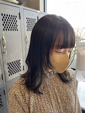 アチーブリス(achieve Liss) 顔まわりレイヤーくびれウェーブロング ぱっつん前髪