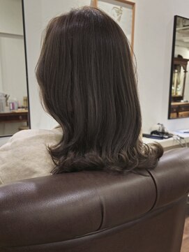 インビテーション(invitation) 透明感ベージュ