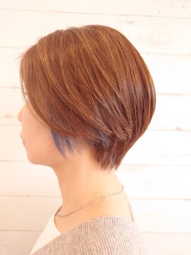 メリア(MELIA) イヤリングカラーが入ったデザインカラー