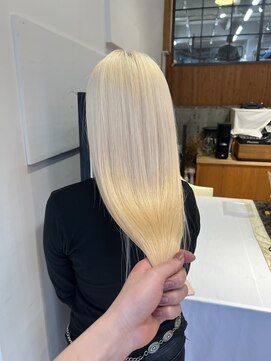 イオ(IO) 艶髪ホワイトブロンド