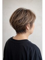 ウル(ulu)&nbsp;ハイライト　名東区　ショート　レイヤー　　白髪ぼかし