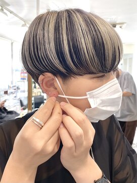 エリマ 調布(elima) インナーカラーマッシュショート ホワイトベージュ 前髪あり