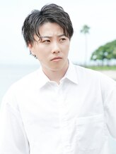 ミューテ(Mu-te) 黒髪×濡れ髪センターパート　波巻きパーマ　スパイラルパーマ