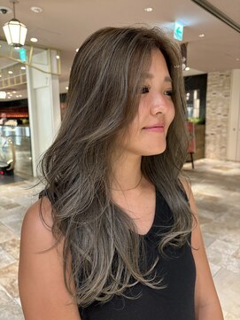 ピークアブー アヴェダ アトレ恵比寿(PEEK-A-BOO AVEDA) 顔まわりレイヤー グレージュ アッシュベージュ 大人可愛い