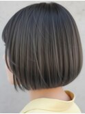 ショートボブ×スモーキーカラー ナチュラルストレート