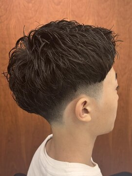 フランクス バーバー ウエストトウキョウ 吉祥寺店(FRANK’S BARBER WEST TOKYO) 波巻きツイストスパイラルリバースセンターパートニュアンスパY