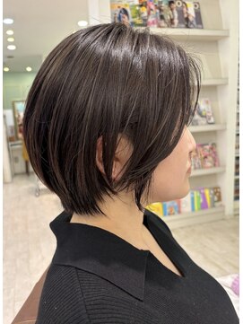 リタ(Lita) 30代40代50代ミルフィーユレイヤーで作るミニーショート