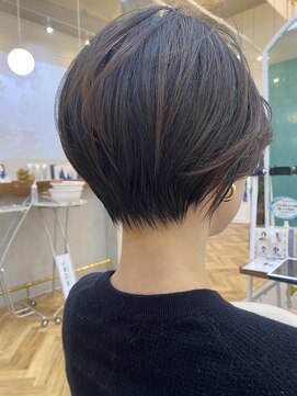 ロミー 本厚木(ROMMY.) 【大人可愛いショートボブ】小顔効果抜群/丸みショート