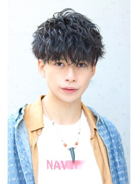 ネイビー(NAVY) 黒髪マッシュショート　前下がり　刈り上げ　スパイラルパーマ