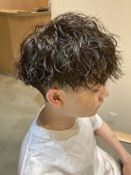 ソウスシア(SOURCE cia) 無造作ツイストスパイラルシスパーマ【佐藤和弥】