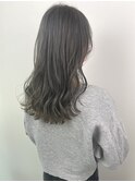 透明感ダークグレージュセミロングスタイル
