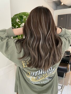 ヨロ 小岩(YOLO) ハイライトカラーミルクティーベージュケアブリーチダブルカラー