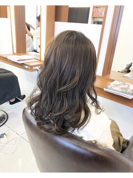 ソッカ(socca) 人気のミディアムレイヤーボブ