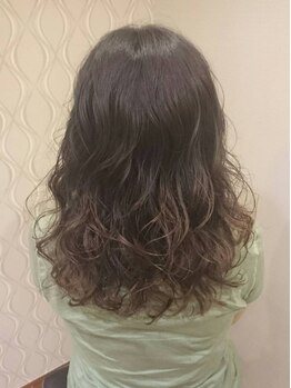 スタイリスト歴15年以上のオーナーがお客様のニーズを的確に捉え、その方にとって最適なスタイルをご提案！