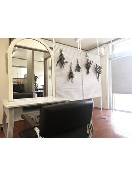 スタイリストがマンツーマンで担当！落ち着いた雰囲気の店内で、周りを気にせずリラックスして過ごせます☆