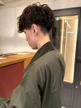 アトリエ(atelier.) 波巻きパーマ ブラウンカラー 刈り上げ ニュアンスパーマ