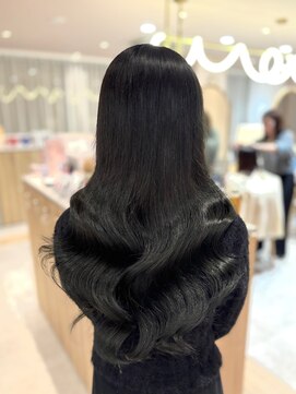 メルク ユニ(merc.uni) 黒髪ブルーブラックカラー艶巻き仕上げ12.16