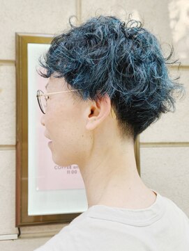 メリケンビューティーパーラー コウベ(MERICAN BEAUTY PARLOR KOBE) くせ毛×刈り上げショート　(tomo)